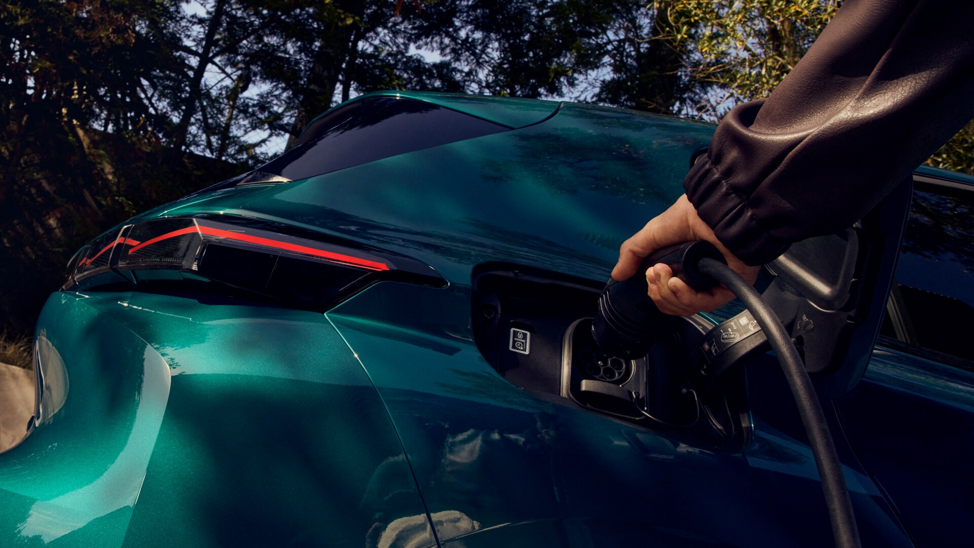 PEUGEOT E-308 charging